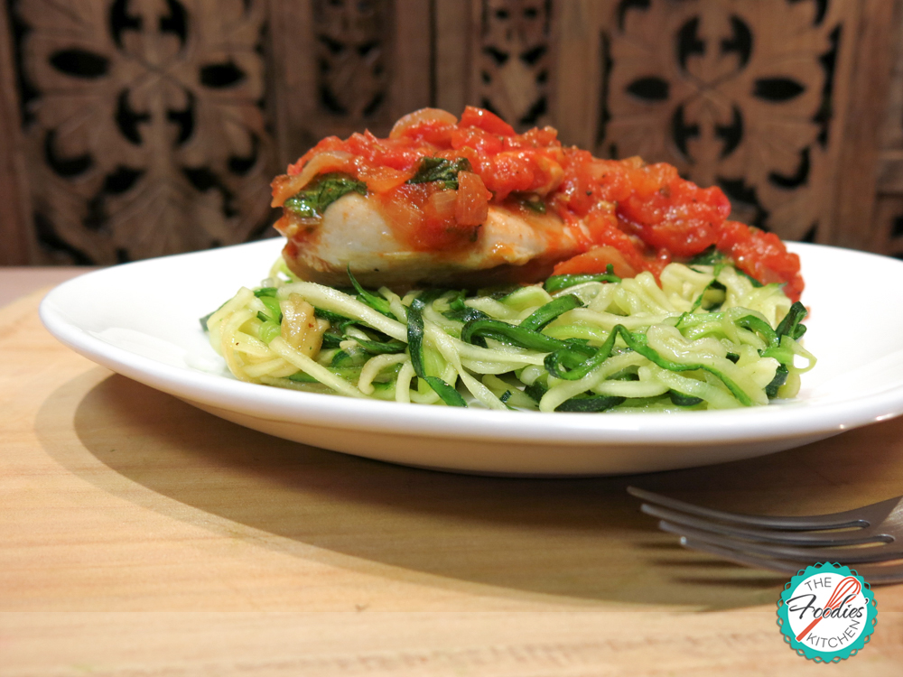 Fideos de Zucchini con Pollo Pomodoro - The Foodies' Kitchen