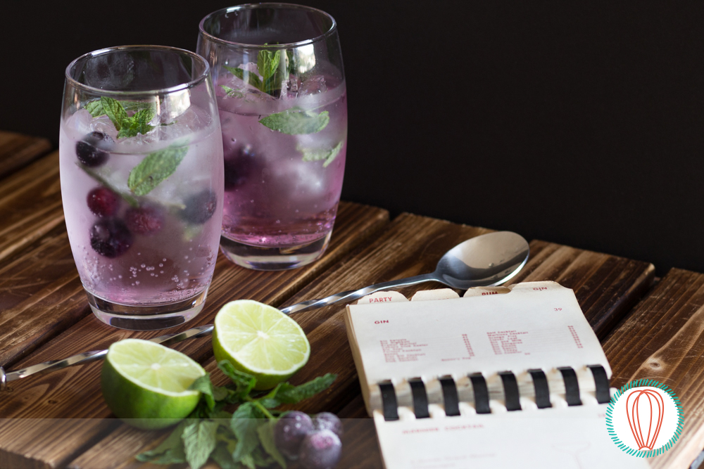 Happy Hour: Cóctel de Ginebra con Arándanos y Menta - The Foodies' Kitchen